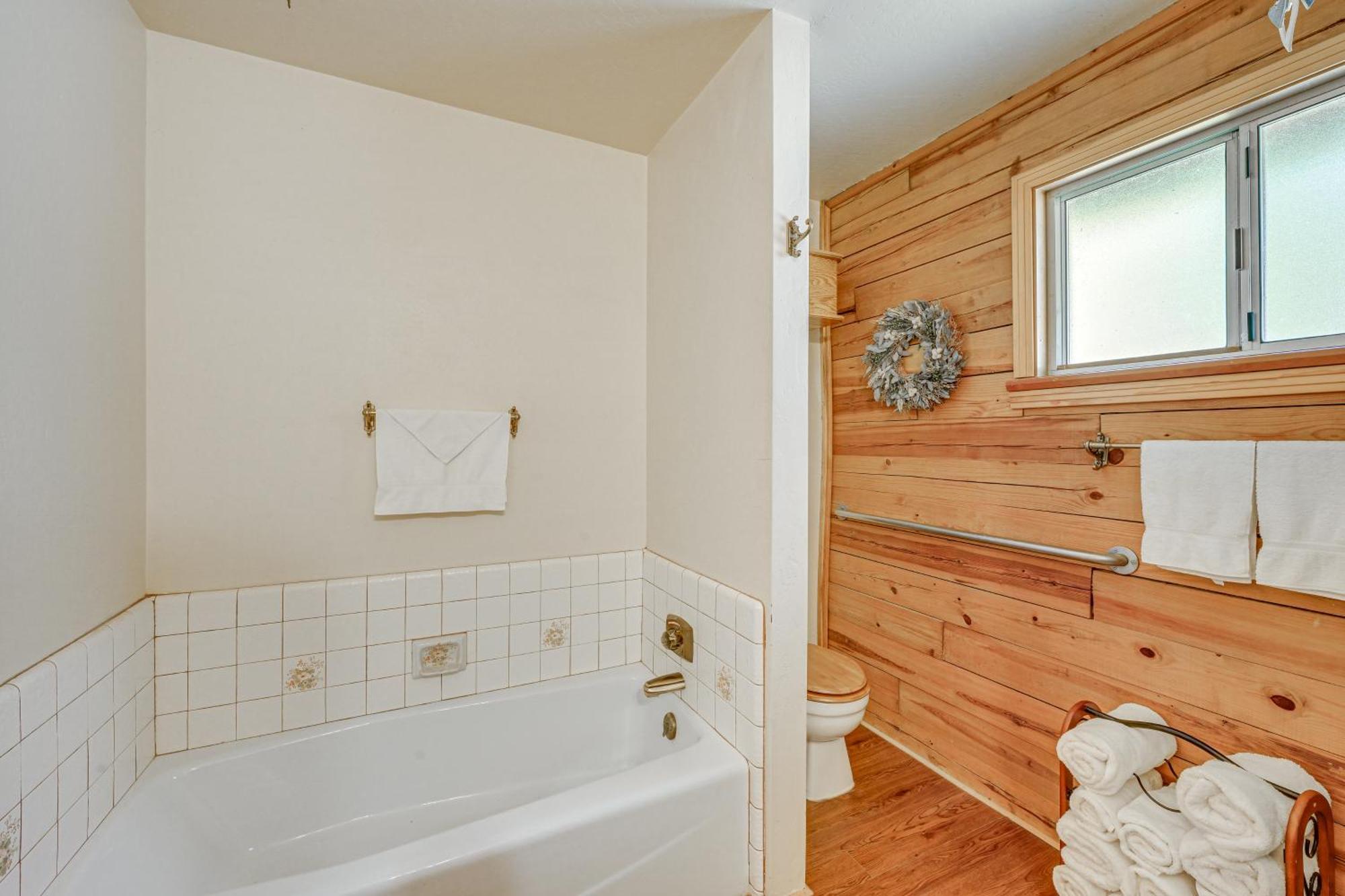 Cozy Family-Friendly Badger Retreat With Fireplace! Экстерьер фото