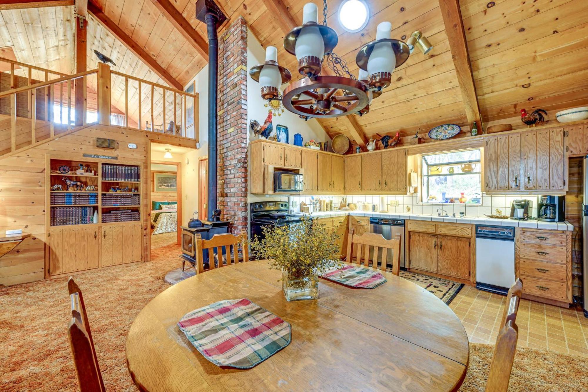 Cozy Family-Friendly Badger Retreat With Fireplace! Экстерьер фото
